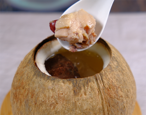 原只椰子炖老鸡
